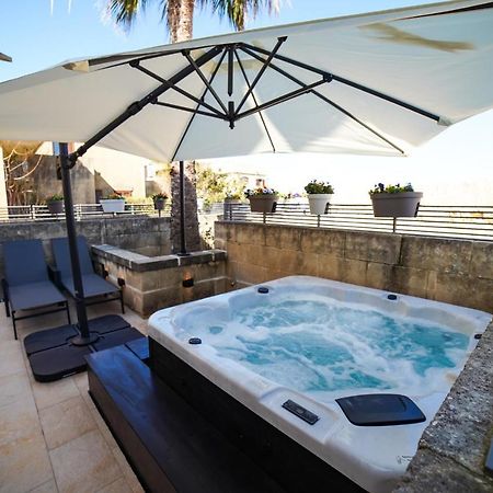 Harbour Views Duplex Maisonette With Jacuzzi Hot Tub Mgarr Bagian luar foto