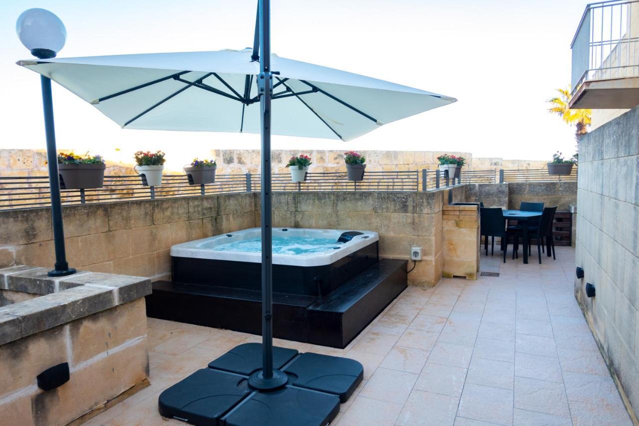 Harbour Views Duplex Maisonette With Jacuzzi Hot Tub Mgarr Bagian luar foto