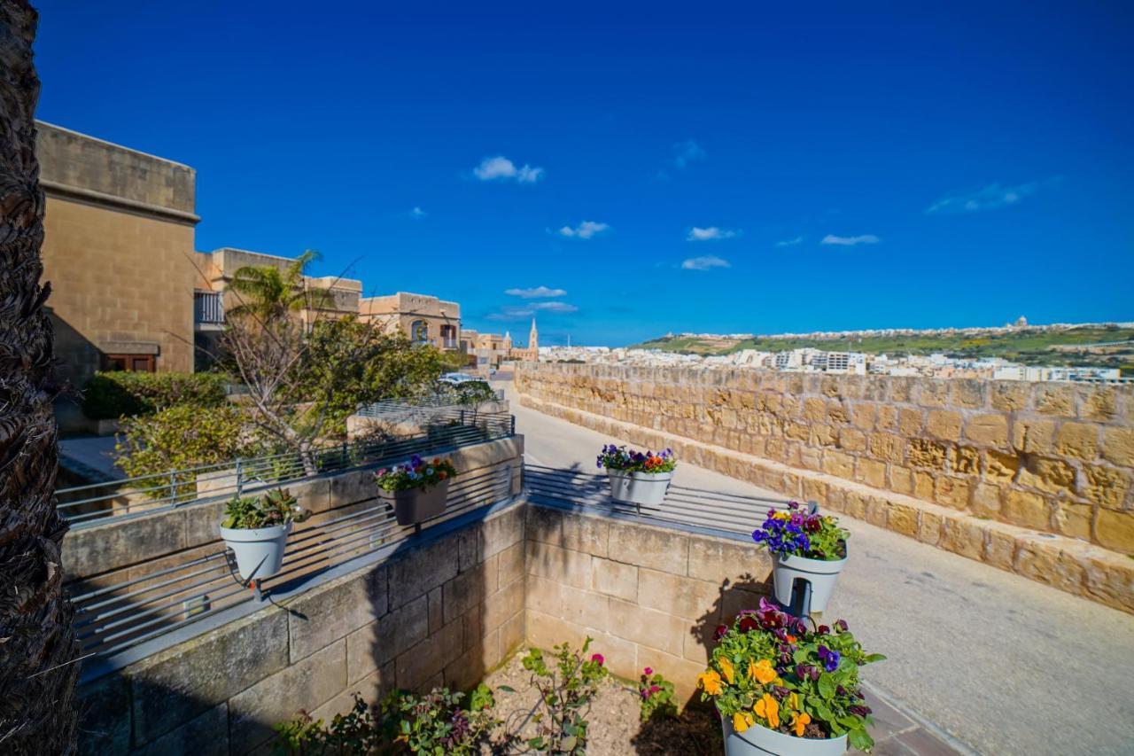 Harbour Views Duplex Maisonette With Jacuzzi Hot Tub Mgarr Bagian luar foto