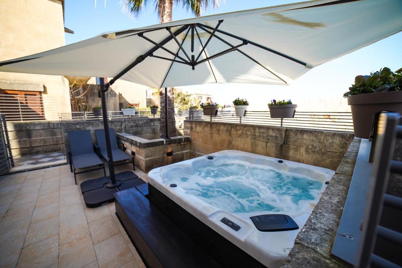 Harbour Views Duplex Maisonette With Jacuzzi Hot Tub Mgarr Bagian luar foto