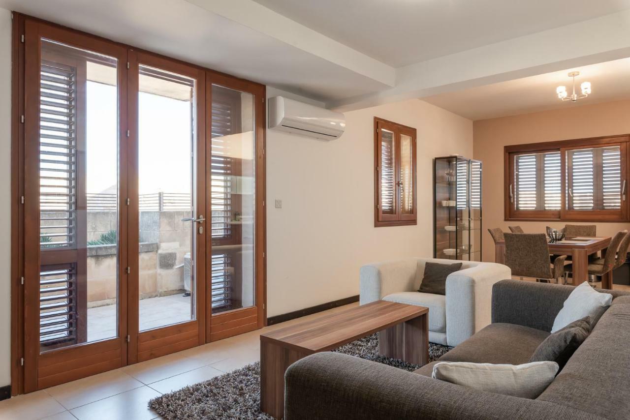 Harbour Views Duplex Maisonette With Jacuzzi Hot Tub Mgarr Bagian luar foto